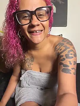 Snapshot of VelvetVixen_735 chatting on 7, 8, 2026 VelvetVixen 735 online show from 7, 8, 2026