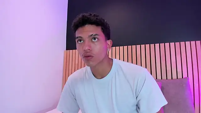 Snapshot of jhoystrong_ chatting on 4, 3, 2026 jhoystrong online show from 4, 3, 2026