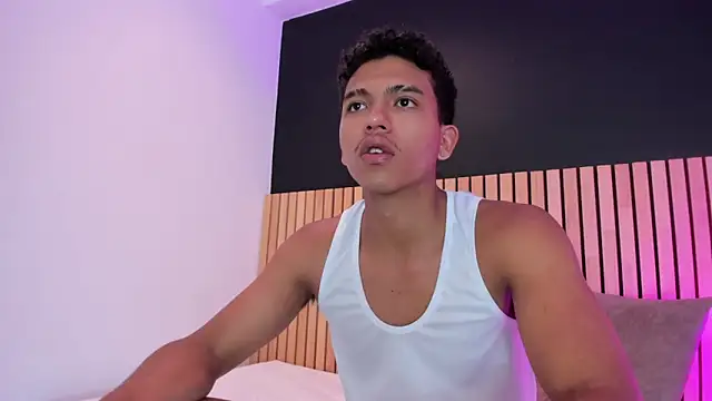 Snapshot of jhoystrong_ chatting on 6, 3, 2026 jhoystrong online show from 6, 3, 2026