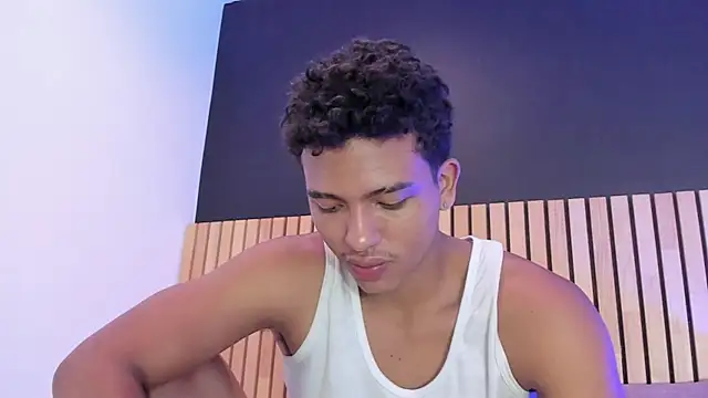 Snapshot of jhoystrong_ chatting on 7, 3, 2026 jhoystrong online show from 7, 3, 2026