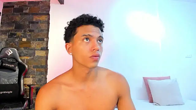 Snapshot of jhoystrong_ chatting on 13, 3, 2026 jhoystrong online show from 13, 3, 2026