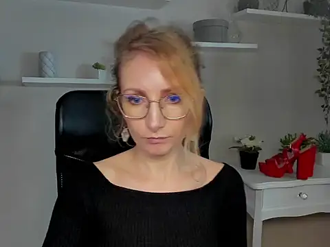 Snapshot of CinderellaMoon chatting on 26, 2, 2026 CinderellaMoon online show from 26, 2, 2026