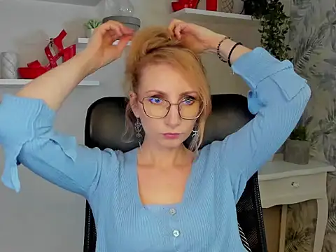 Snapshot of CinderellaMoon chatting on 3, 3, 2026 CinderellaMoon online show from 3, 3, 2026