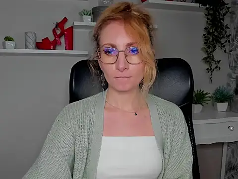 Snapshot of CinderellaMoon chatting on 10, 3, 2026 CinderellaMoon online show from 10, 3, 2026