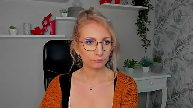 Snapshot of CinderellaMoon chatting on 13, 3, 2026 CinderellaMoon online show from 13, 3, 2026