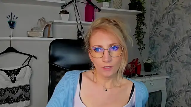 Snapshot of CinderellaMoon chatting on 20, 3, 2026 CinderellaMoon online show from 20, 3, 2026