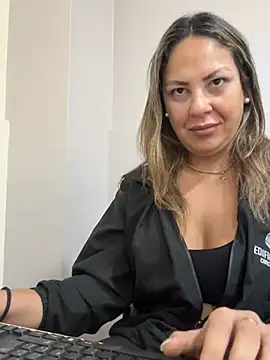 leona-david online show from 5, 8, 2026