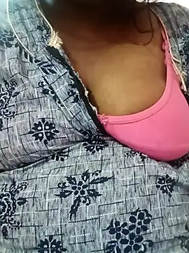 Snapshot of tamilkaviya431 chatting on 6, 3, 2026 tamilkaviya431 online show from 6, 3, 2026