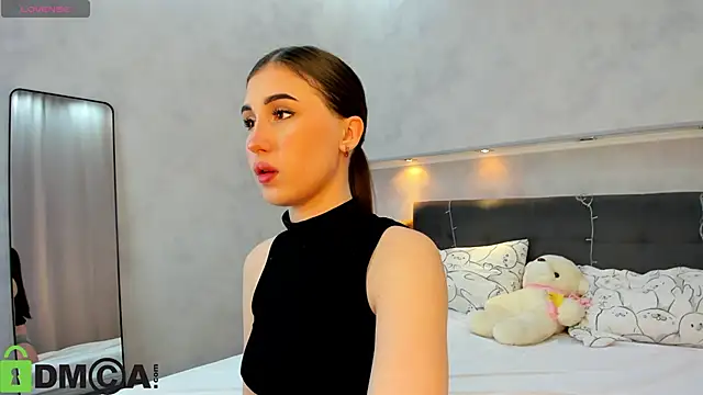 Emily Lews online show from 3, 3, 2026