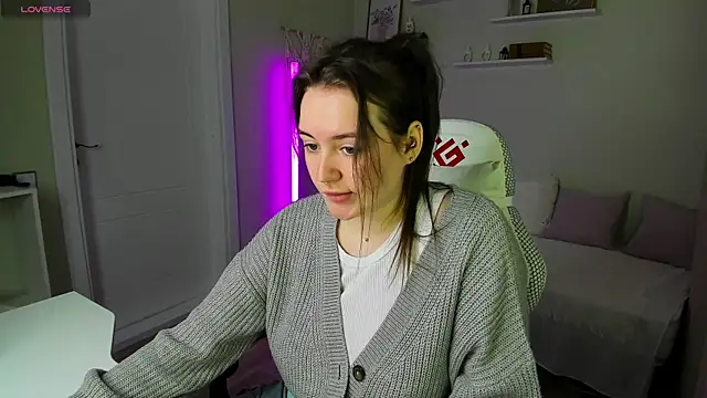 Laura CollinsS online show from 28, 5, 2026