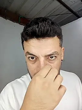 Snapshot of Gissele_Rubi chatting on 5, 3, 2026 Gissele Rubi online show from 5, 3, 2026