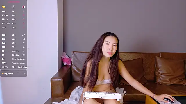 Snapshot of queenxbae chatting on 9, 3, 2026 queenxbae online show from 9, 3, 2026