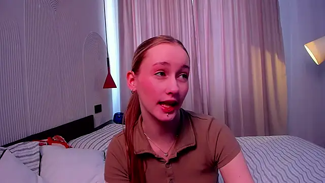 Snapshot of TraceeRebollar chatting on 4, 3, 2026 TraceeRebollar online show from 4, 3, 2026