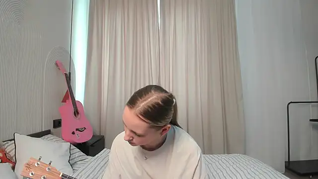 Snapshot of TraceeRebollar chatting on 5, 3, 2026 TraceeRebollar online show from 5, 3, 2026