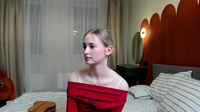 Snapshot of TraceeRebollar chatting on 10, 3, 2026 TraceeRebollar online show from 10, 3, 2026