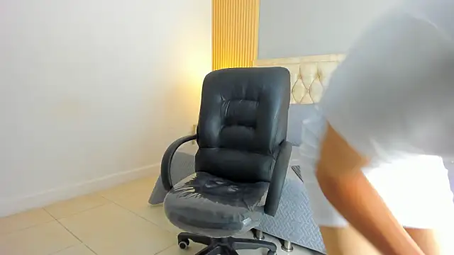 Snapshot of Hxxyro chatting on 6, 3, 2026 Hxxyro online show from 6, 3, 2026