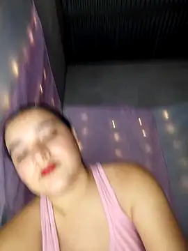 Snapshot of kloe-Dubois chatting on 17, 4, 2026 kloe-Dubois online show from 17, 4, 2026