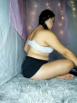 Snapshot of kloe-Dubois chatting on 5, 5, 2026 kloe-Dubois online show from 5, 5, 2026