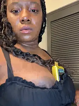 ShortcakeMochaa online show from 18, 5, 2026