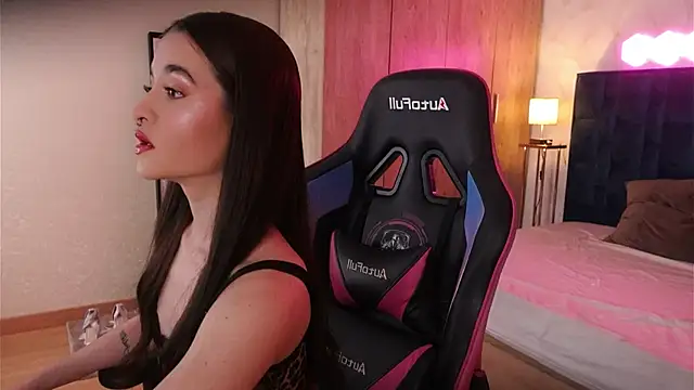 Snapshot of LucyDeLuca chatting on 3, 3, 2026 LucyDeLuca online show from 3, 3, 2026