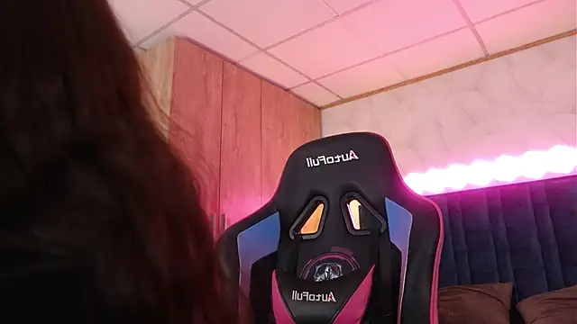 Snapshot of LucyDeLuca chatting on 5, 3, 2026 LucyDeLuca online show from 5, 3, 2026