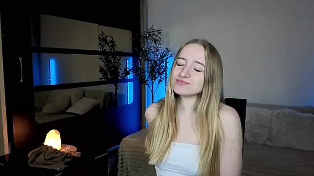 Oxy Foxie online show from 10, 5, 2026