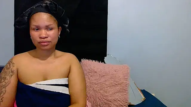 Snapshot of Loyal_Sashaa chatting on 30, 6, 2026 Loyal Sashaa online show from 30, 6, 2026
