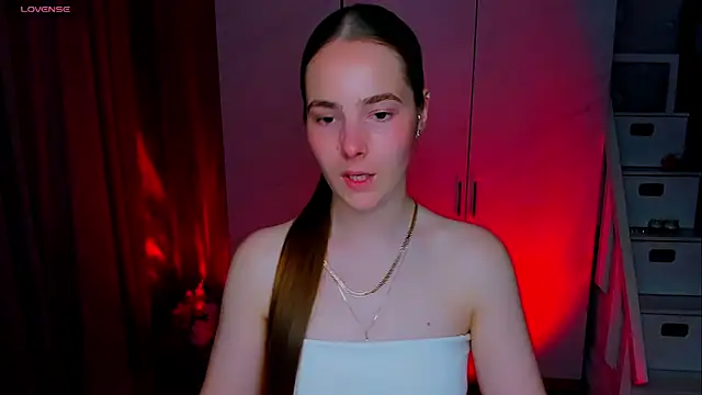 Snapshot of Maddy_Wood_ chatting on 8, 6, 2026 Maddy Wood online show from 8, 6, 2026