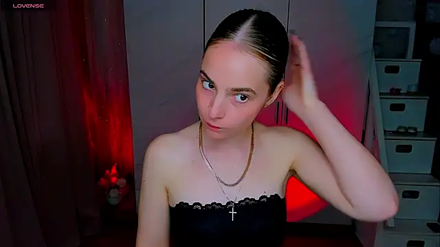 Snapshot of Maddy_Wood_ chatting on 19, 6, 2026 Maddy Wood online show from 19, 6, 2026