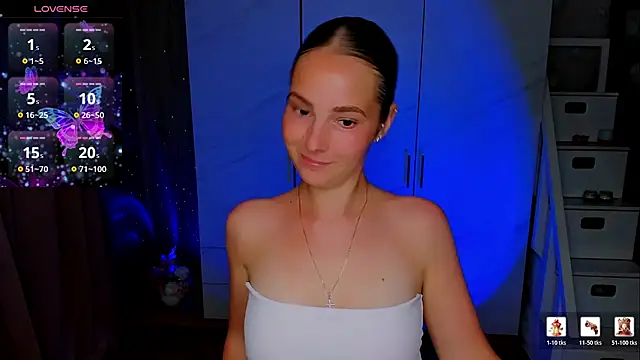 Snapshot of Maddy_Wood_ chatting on 4, 7, 2026 Maddy Wood online show from 4, 7, 2026