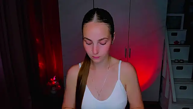 Snapshot of Maddy_Wood_ chatting on 5, 8, 2026 Maddy Wood online show from 5, 8, 2026