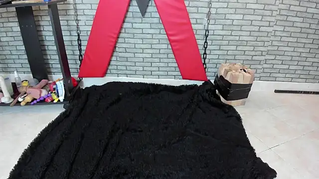 hillary bigbutt online show from 25, 6, 2026