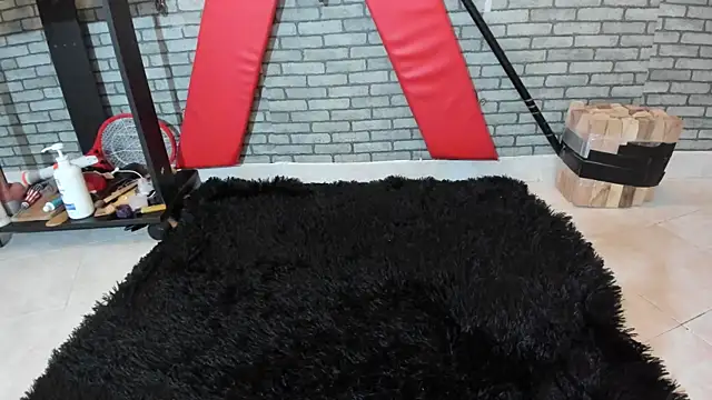 hillary bigbutt online show from 15, 7, 2026