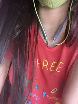 Snapshot of roshni_malhotra chatting on 14, 4, 2026 roshni malhotra online show from 14, 4, 2026