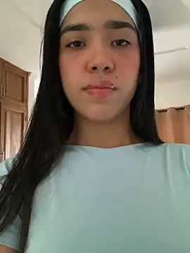Snapshot of Lily_em chatting on 6, 7, 2026 Lily em online show from 6, 7, 2026