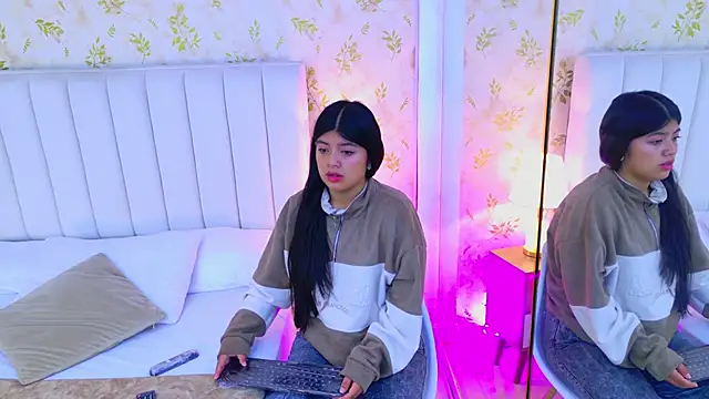 Khloe Moon online show from 29, 4, 2026