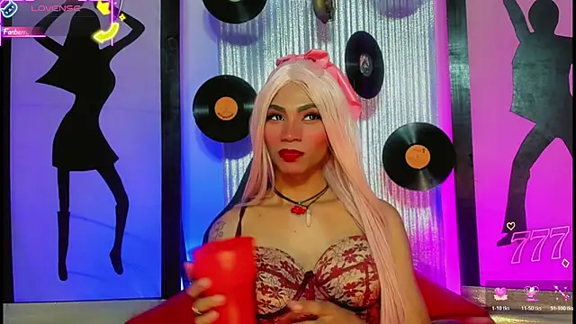 Snapshot of suzume_Mendez chatting on 6, 6, 2026 suzume Mendez online show from 6, 6, 2026