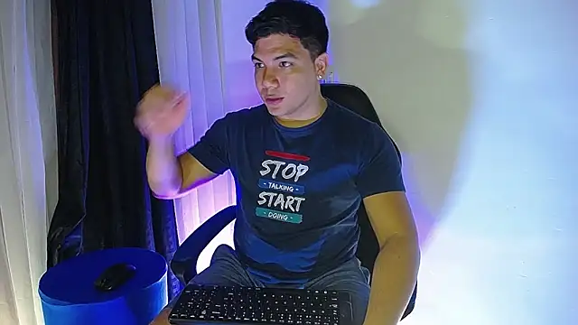 Snapshot of Uriel_Ray_ chatting on 23, 3, 2026 Uriel Ray online show from 23, 3, 2026