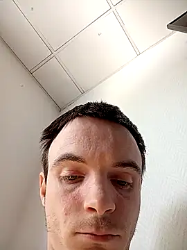 Snapshot of thom7246 chatting on 17, 3, 2026 thom7246 online show from 17, 3, 2026