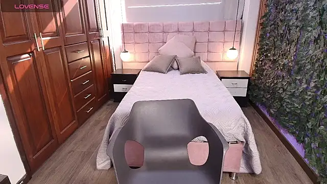 MoriahStorm online show from 20, 6, 2026