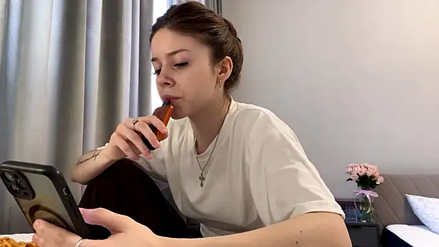 Snapshot of adelecloud chatting on 9, 3, 2026 adelecloud online show from 9, 3, 2026