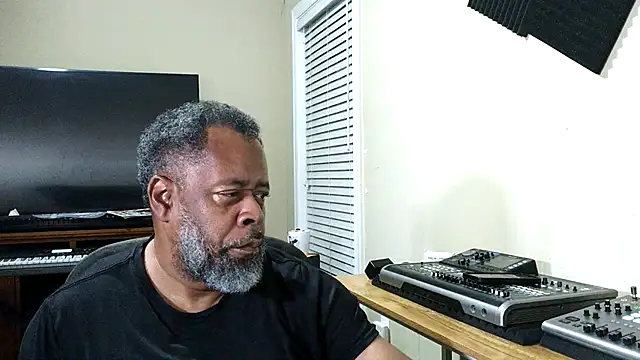 Cleozevo1961 online show from 4, 8, 2026