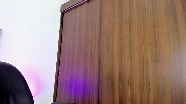 Annie Parkerr online show from 17, 3, 2026