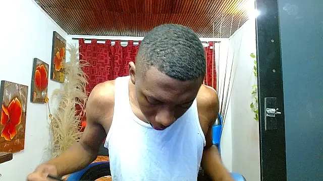 Snapshot of milo018 chatting on 5, 3, 2026 milo018 online show from 5, 3, 2026