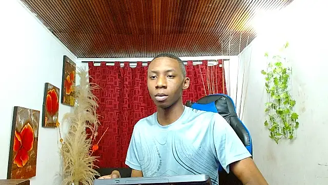 Snapshot of milo018 chatting on 6, 3, 2026 milo018 online show from 6, 3, 2026