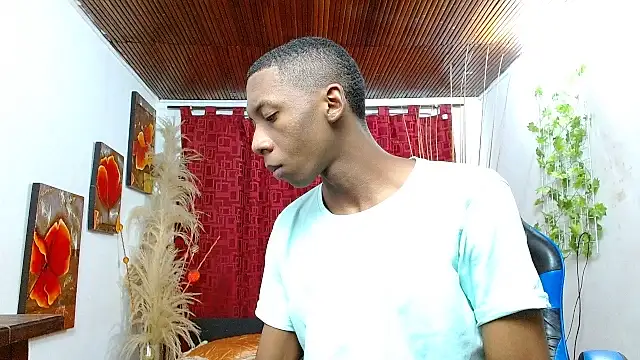 Snapshot of milo018 chatting on 7, 3, 2026 milo018 online show from 7, 3, 2026