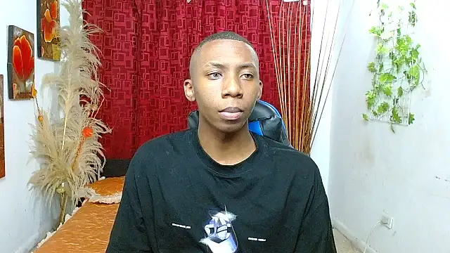 Snapshot of milo018 chatting on 15, 3, 2026 milo018 online show from 15, 3, 2026