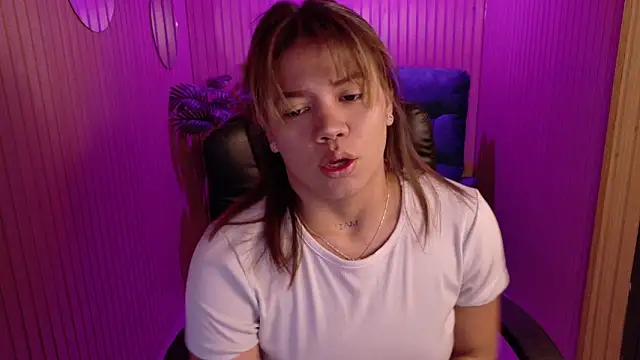Snapshot of Alessia_Monroe_ chatting on 6, 4, 2026 Alessia Monroe online show from 6, 4, 2026