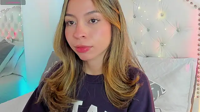 Snapshot of LuuluBerry chatting on 3, 3, 2026 LuuluBerry online show from 3, 3, 2026