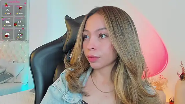 Snapshot of LuuluBerry chatting on 6, 3, 2026 LuuluBerry online show from 6, 3, 2026